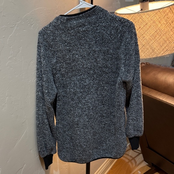 Cozy Black and Gray Button Down Women's Top Medium   A022 - Picture 5 of 8